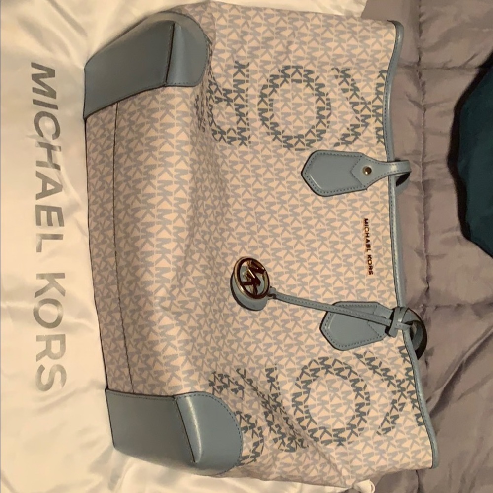 MK tote
